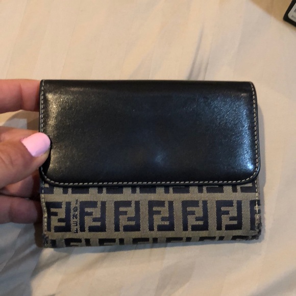 Fendi wallet - Picture 4 of 7